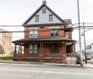 39 Mauch Chunk St, Nazareth, PA 18064
