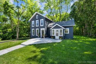 201 S Gilbert St, South Elgin, IL 60177