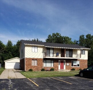 12 Maxwell St, Hebron, IN 46341