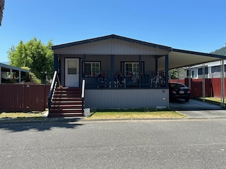 995 Riverside Dr, Rio Dell, CA 95562