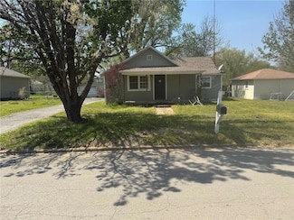 519 N Wood St, Caney, KS 67333