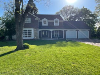 6382 Pontiac Dr, Indian Head Park, IL 60525