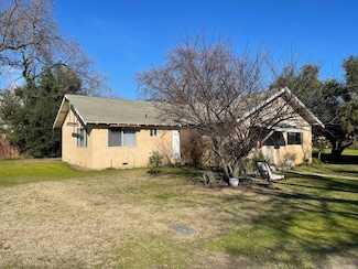 949 6th St, Woodland, CA 95695