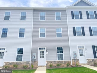 18 Snowdrop Ct, Kearneysville, WV 25430