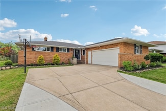 630 Long Ridge Dr, Seven Hills, OH 44131