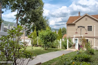 118 S 1st St, Coal Township, PA 17866
