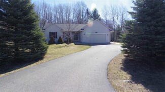 4988 Castleview Dr, Charlevoix, MI 49720