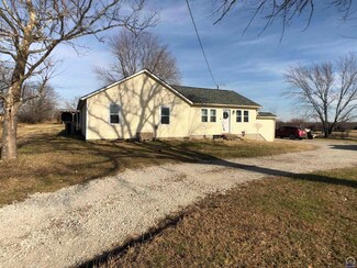 1049 Labette Rd, Pomona, KS 66076