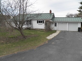 27 N Hedgehog Hill Rd, Newport, NH 03773