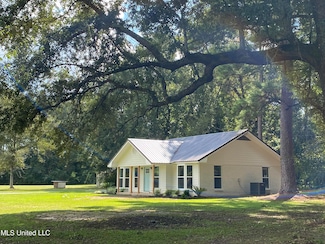 22217 Jones Ln, Moss Point, MS 39562