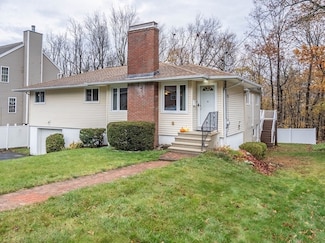 27 Brewster Rd, Worcester, MA 01602