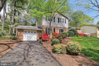 1847 Foxstone Dr, Vienna, VA 22182