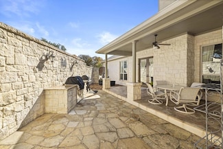 150 Saint Andrews Loop, Kerrville, TX 78028
