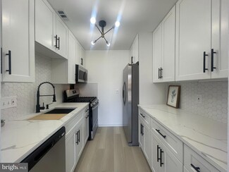 2901 Charing Cross Rd Unit 8, Falls Church, VA 22042