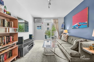 244 W 21st St Unit 2B, New York, NY 10011