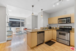 630 W 6th St Unit 613, Los Angeles, CA 90017