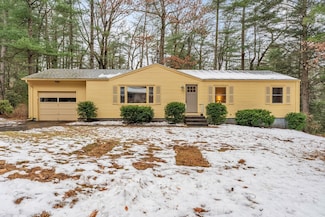 3 Duxbury Ln, Amherst, MA 01002