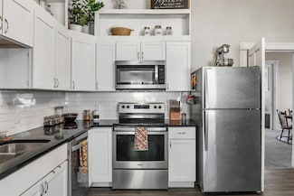 208 E Union St, Manchester, IA 52057