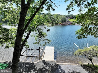 1482 Bearcat Cove, Auburn, PA 17922