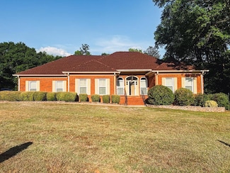 407 Forest Cir, Troy, AL 36081