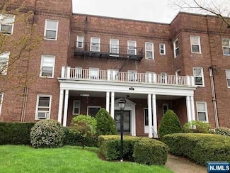 985 Teaneck Rd Unit 2L, Teaneck, NJ 07666