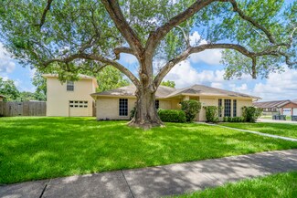 1927 Oaklawn St, Sugar Land, TX 77498