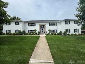 30 Poinciana Dr, Dayton, OH 45459