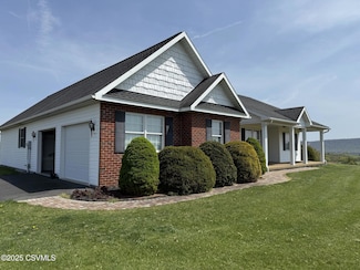 808 Salem Rd, Klingerstown, PA 17941
