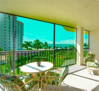 10851 Gulf Shore Dr Unit 301, Naples, FL 34108