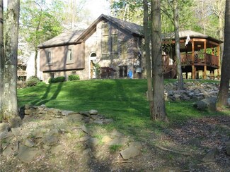 307 Mountain View Rd, Acme, PA 15610