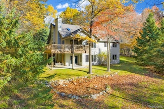 425 Rosell Rd, Holly, MI 48442