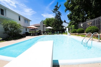 5005 Colt Dr, West Des Moines, IA 50265