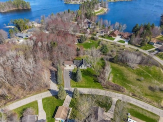 2122 Heather Way, Gladwin, MI 48624