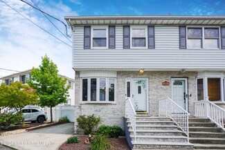 16 Vanessa Ln Unit 28, Staten Island, NY 10312