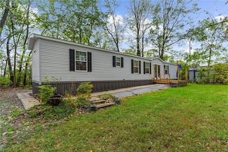 318 Meadowbrook Rd, Hermitage, PA 16148