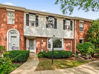9039 Lincolnwood Dr, Evanston, IL 60203