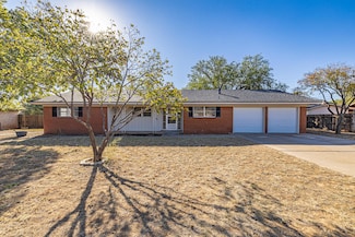 725 7th St, Wolfforth, TX 79382