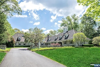 259 Indian Trail Dr, Franklin Lakes, NJ 07417