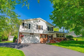 5225 S Mars Dr, New Berlin, WI 53146