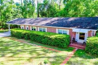 1704 Oconee Rd, Waycross, GA 31501