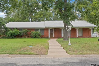 704 W 7th St, Mount Pleasant, TX 75455