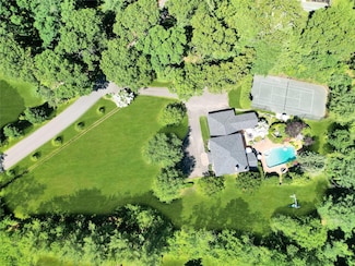 110 Linden Ln, Glen Head, NY 11545