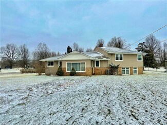 1230 Hillside Rd, Seven Hills, OH 44131