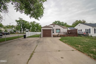 902 E Avenue F, Bismarck, ND 58501