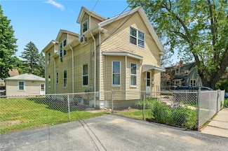 3 Meadow Ct, Smithfield, RI 02917