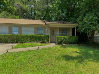 1918 Pearl St, Nacogdoches, TX 75965