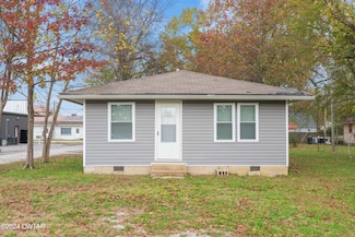 41 E 7th St, Parsons, TN 38363