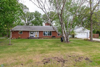1513 40th Ave N, Moorhead, MN 56560