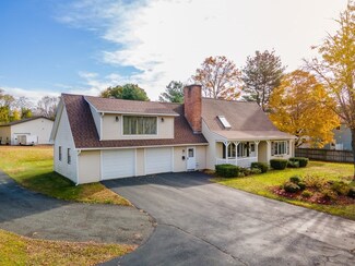 55 South St, Easthampton, MA 01027