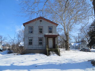 320 W Winthrop St, Earlville, IL 60518
